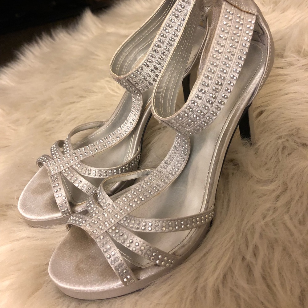 Heels - Picture 2 of 3